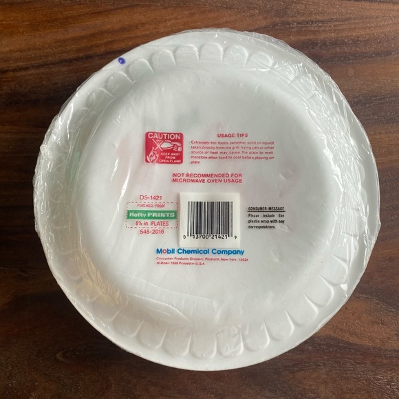 Vintage Hefty Prints Seasons Greetings 30 Plates Christmas Holiday Discontinued - Picture 2 of 2